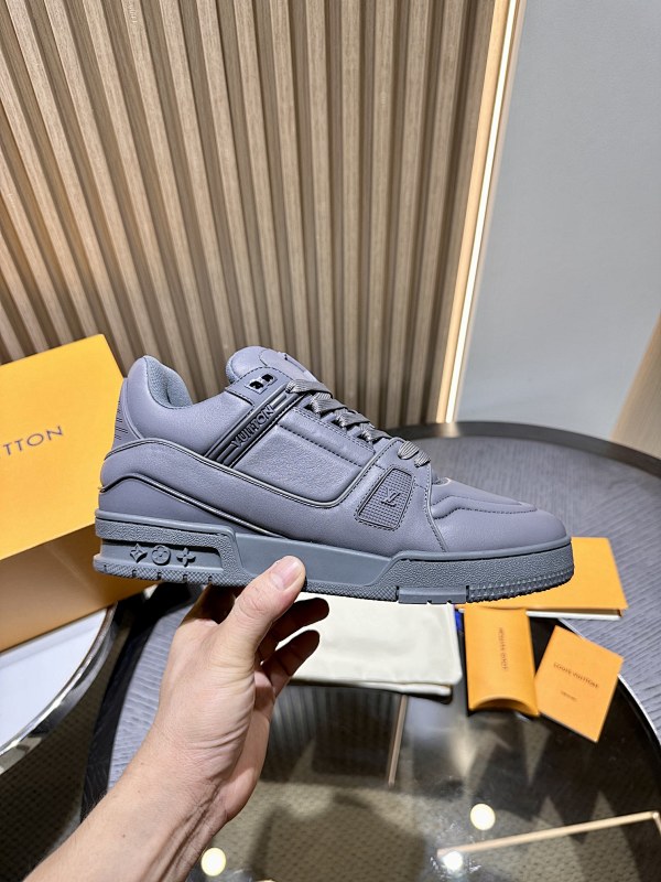 LOUIS VUITTON L@V Trainer Sneakers (47)