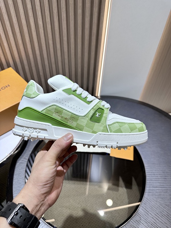 LOUIS VUITTON L@V Trainer Sneakers (54)