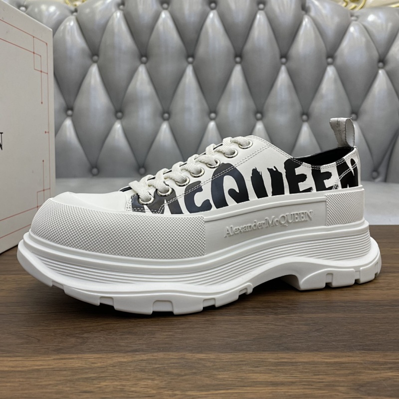 ALEXANDER MCQUEEN McQueen Runner Sneakers
