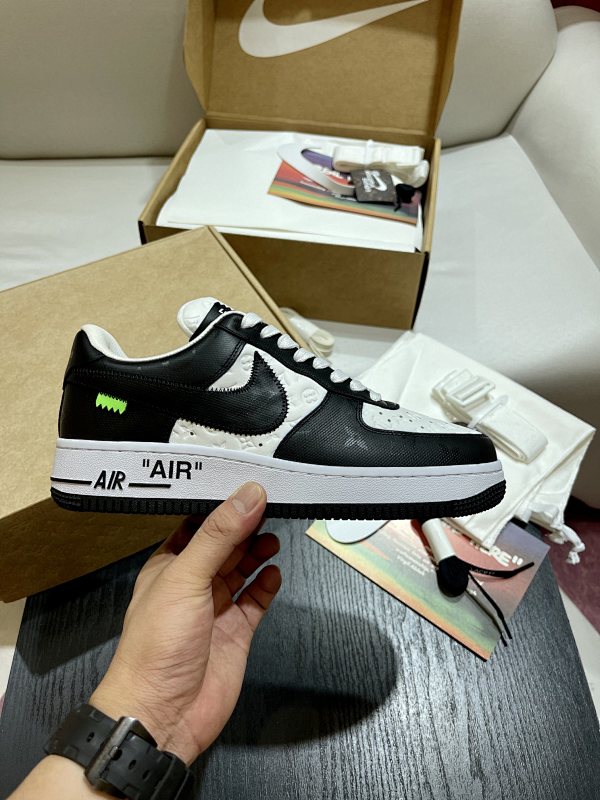 LOUIS VUITTON SKATE TRAINER (290)
