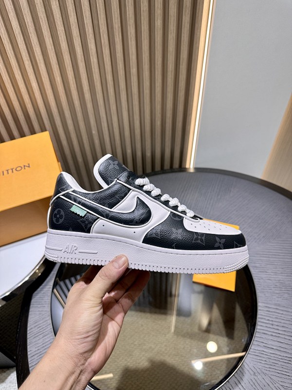 LOUIS VUITTON SKATE TRAINER (247)