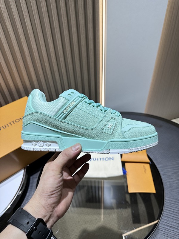 LOUIS VUITTON L@V Trainer Sneakers (32)