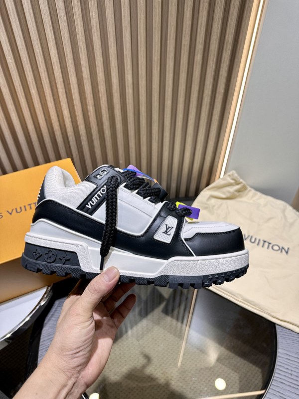LOUIS VUITTON SKATE TRAINER (107)