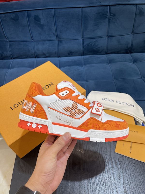 LOUIS VUITTON L@V Trainer Sneakers (136)