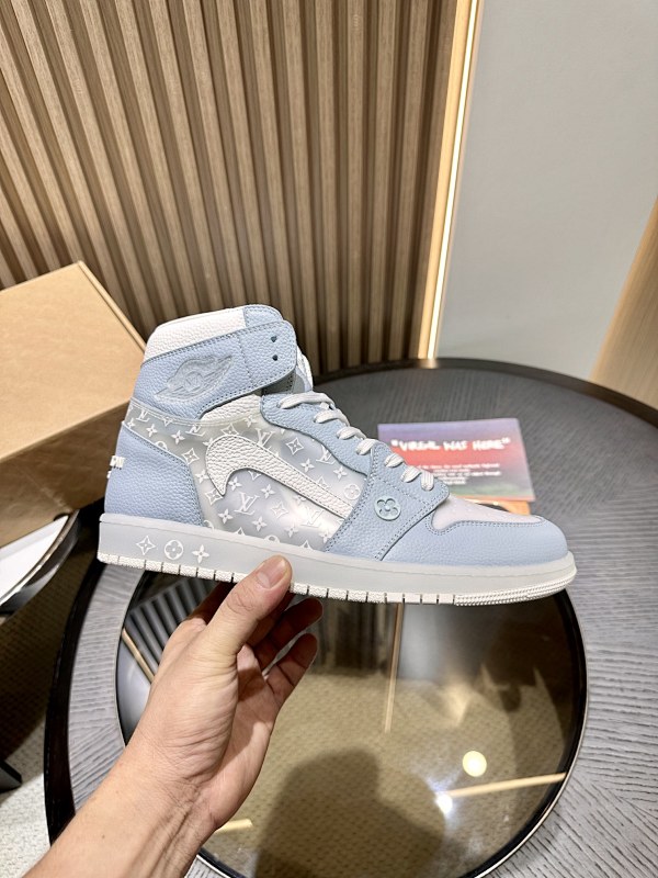 LOUIS VUITTON SKATE TRAINER (245)