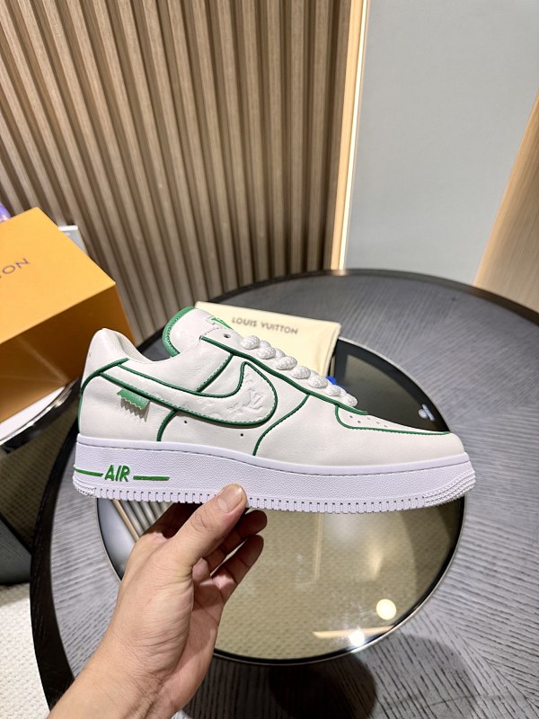 LOUIS VUITTON SKATE TRAINER (258)