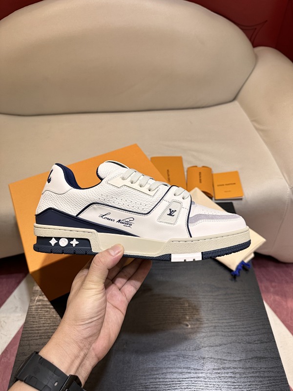 LOUIS VUITTON L@V Trainer Sneakers (106)
