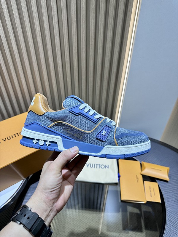 LOUIS VUITTON L@V Trainer Sneakers (51)