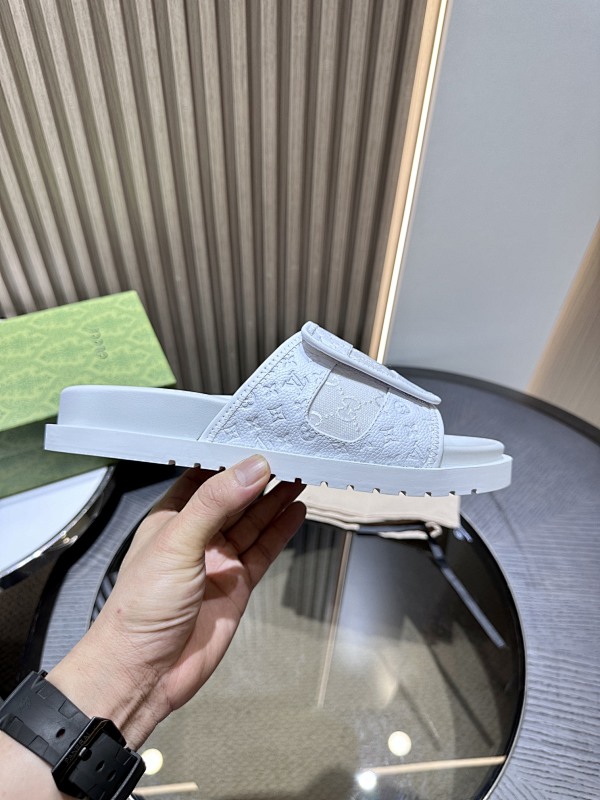 GUCCI SHOES (133)