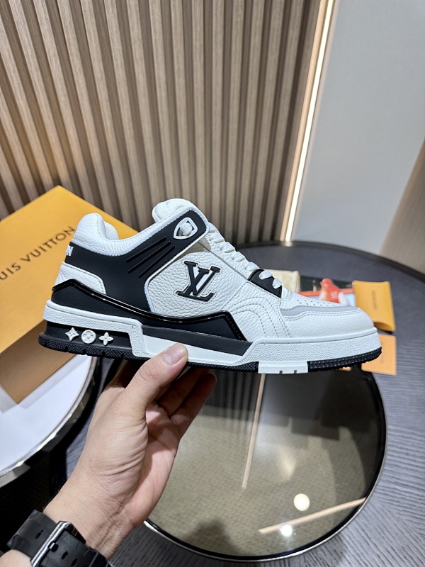 LOUIS VUITTON SKATE TRAINER (128)