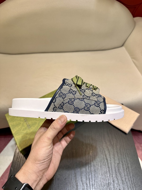 GUCCI SHOES (152)