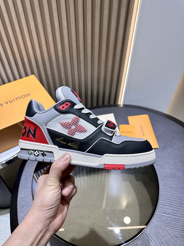 LOUIS VUITTON L@V Trainer Sneakers (87)