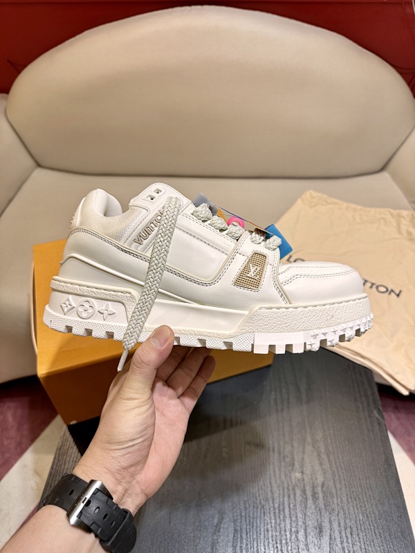 LOUIS VUITTON L@V Trainer Sneakers (123)