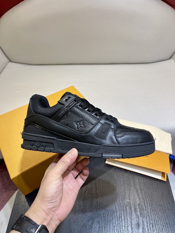 LOUIS VUITTON L@V Trainer Sneakers (139)