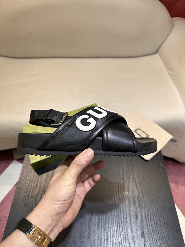 GUCCI SHOES (150)