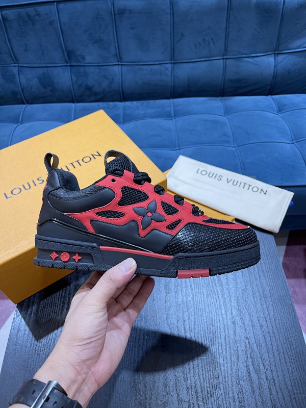 LOUIS VUITTON L@V Trainer Sneakers (178)