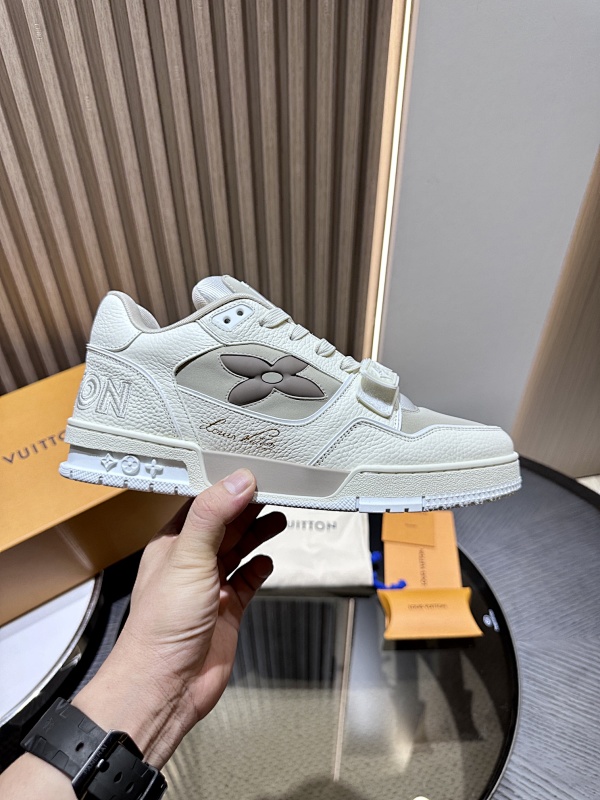 LOUIS VUITTON L@V Trainer Sneakers (49)