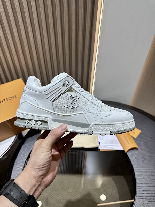 LOUIS VUITTON SKATE TRAINER (121)