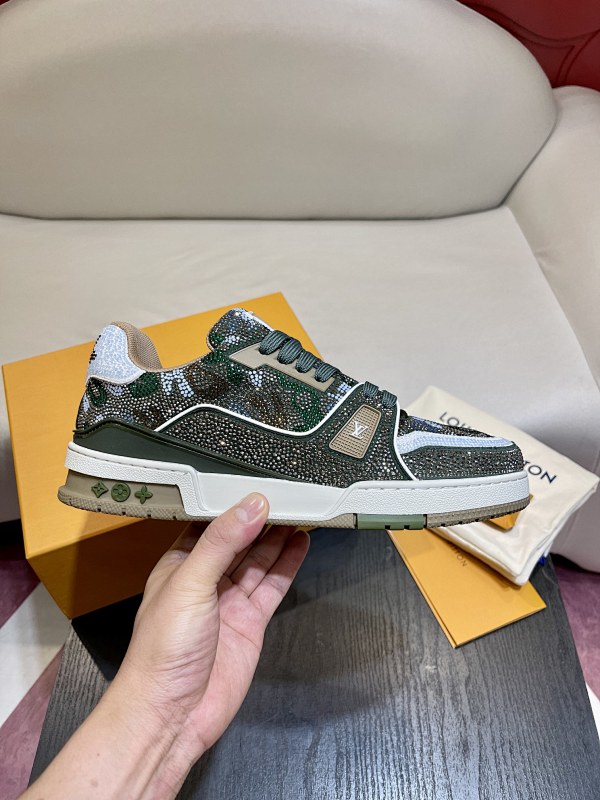 LOUIS VUITTON L@V Trainer Sneakers (155)