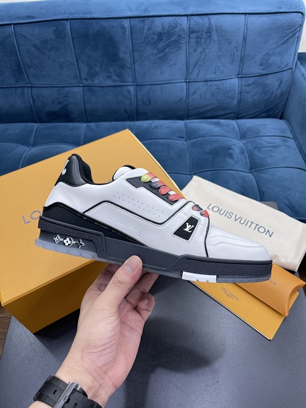 LOUIS VUITTON L@V Trainer Sneakers (160)