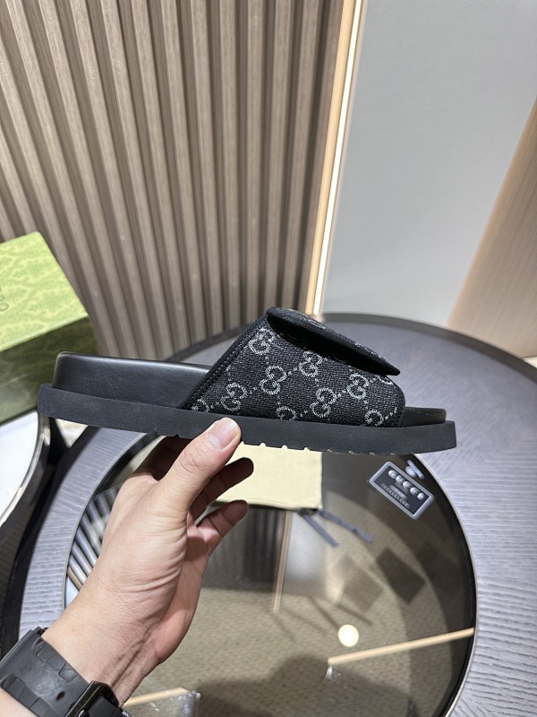 GUCCI SHOES (120)