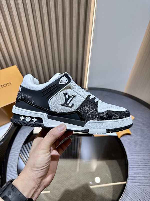 LOUIS VUITTON SKATE TRAINER (118)