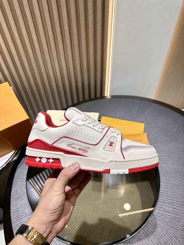 LOUIS VUITTON L@V Trainer Sneakers (43)