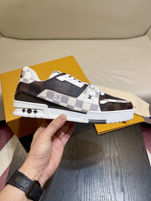 LOUIS VUITTON L@V Trainer Sneakers (159)