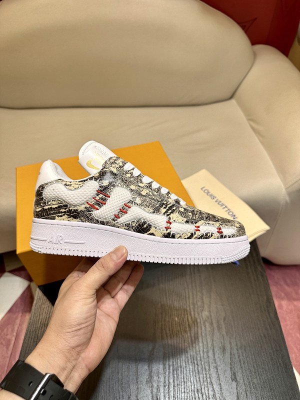 LOUIS VUITTON SKATE TRAINER (275)