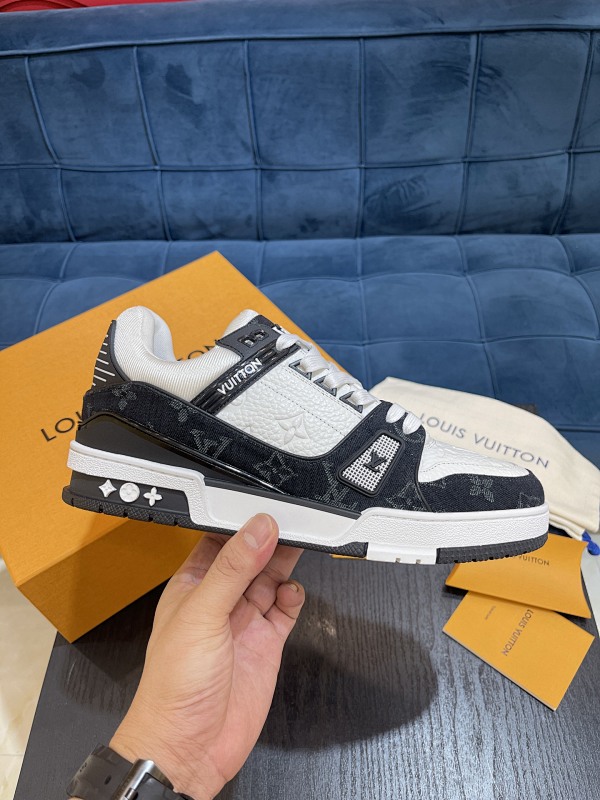 LOUIS VUITTON SKATE TRAINER (164)