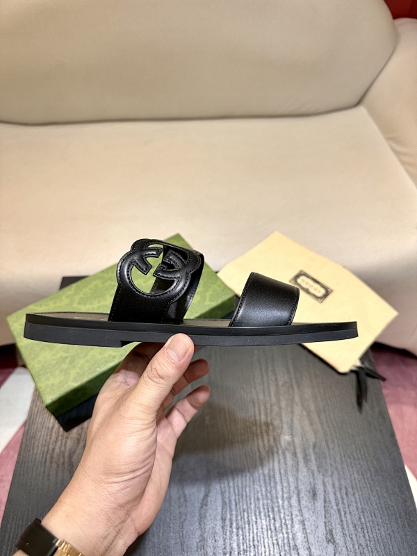 GUCCI SHOES (137)