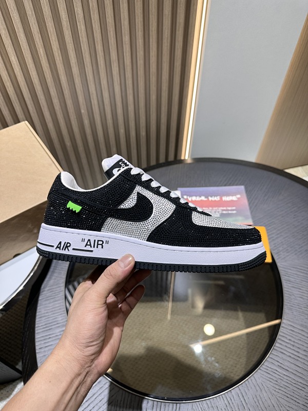 LOUIS VUITTON SNEAKERS