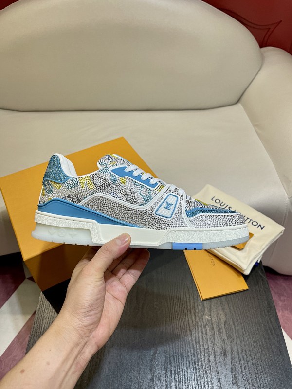 LOUIS VUITTON L@V Trainer Sneakers (154)