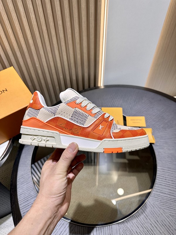 LOUIS VUITTON L@V Trainer Sneakers (94)