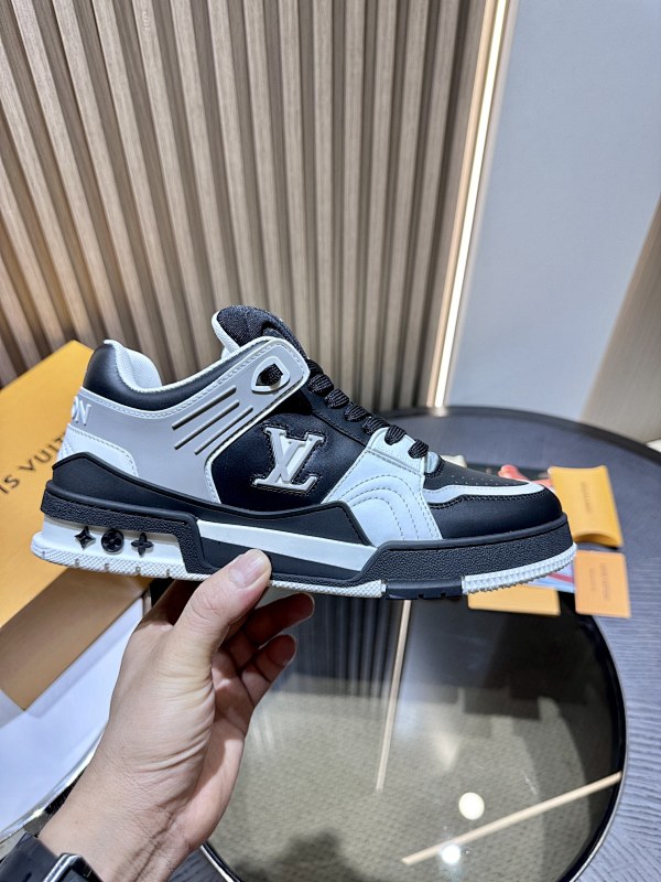 LOUIS VUITTON SKATE TRAINER (127)