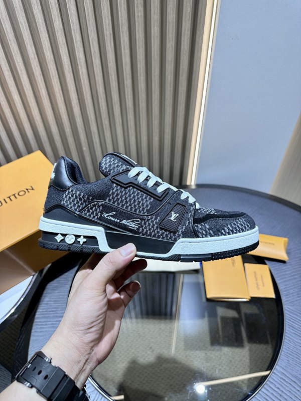 LOUIS VUITTON SKATE TRAINER (95)
