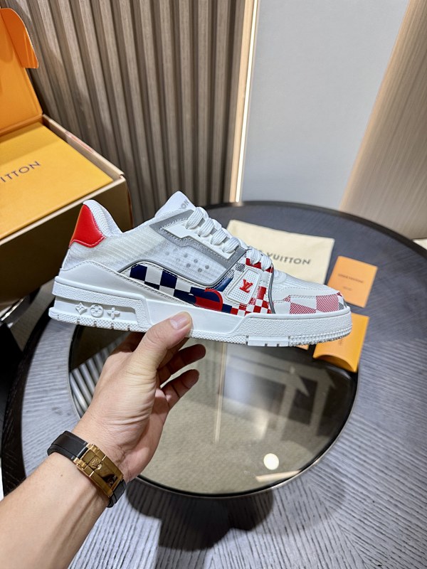 LOUIS VUITTON L@V Trainer Sneakers (28)