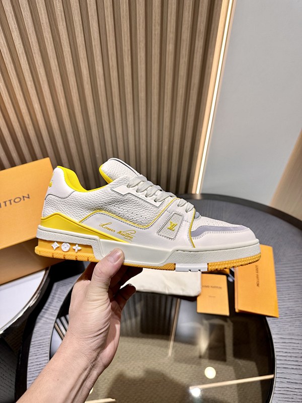 LOUIS VUITTON L@V Trainer Sneakers (40)