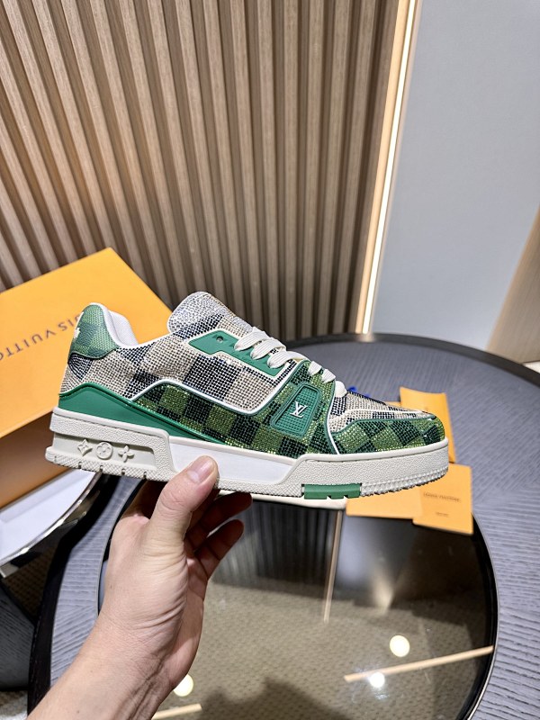 LOUIS VUITTON L@V Trainer Sneakers (105)