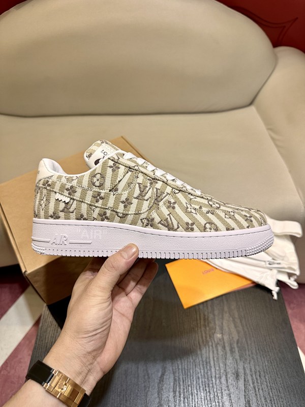 LOUIS VUITTON L@V x Nike Air Force 1 (5)