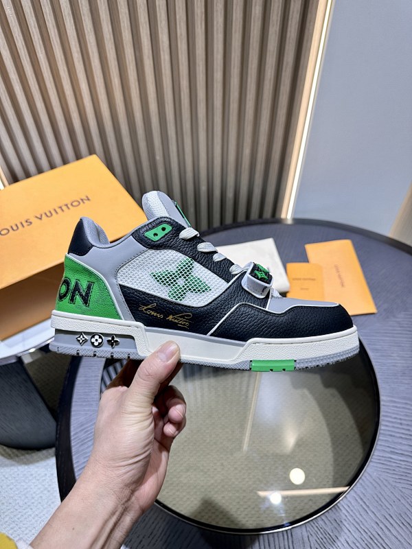 LOUIS VUITTON L@V Trainer Sneakers (88)