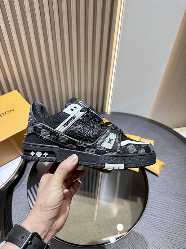 LOUIS VUITTON SKATE TRAINER (138)
