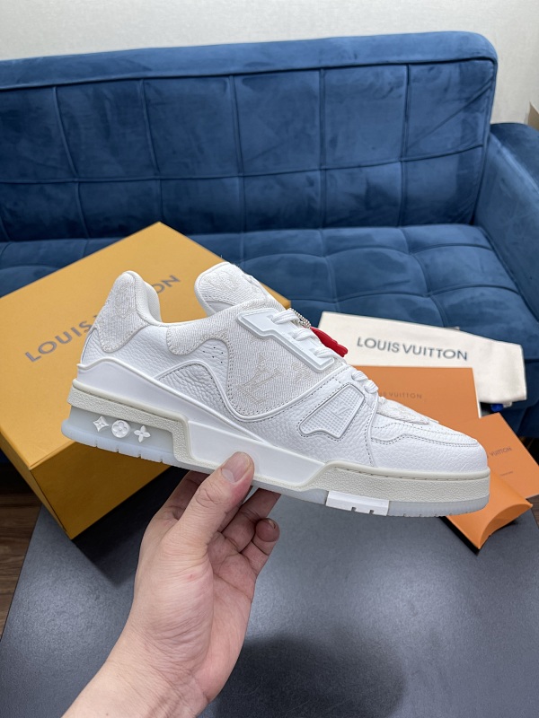 LOUIS VUITTON L@V Trainer Sneakers (164)