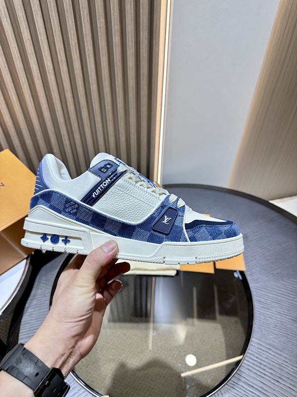 LOUIS VUITTON L@V Trainer Sneakers (26)