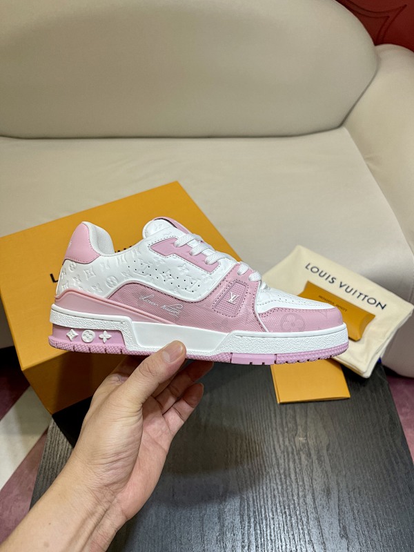 LOUIS VUITTON L@V Trainer Sneakers (171)