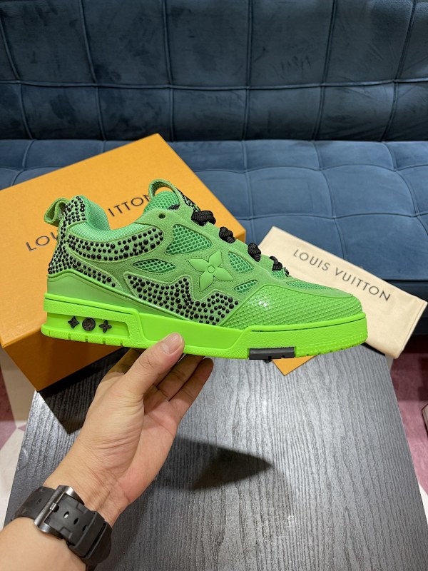 LOUIS VUITTON L@V Trainer Sneakers (174)
