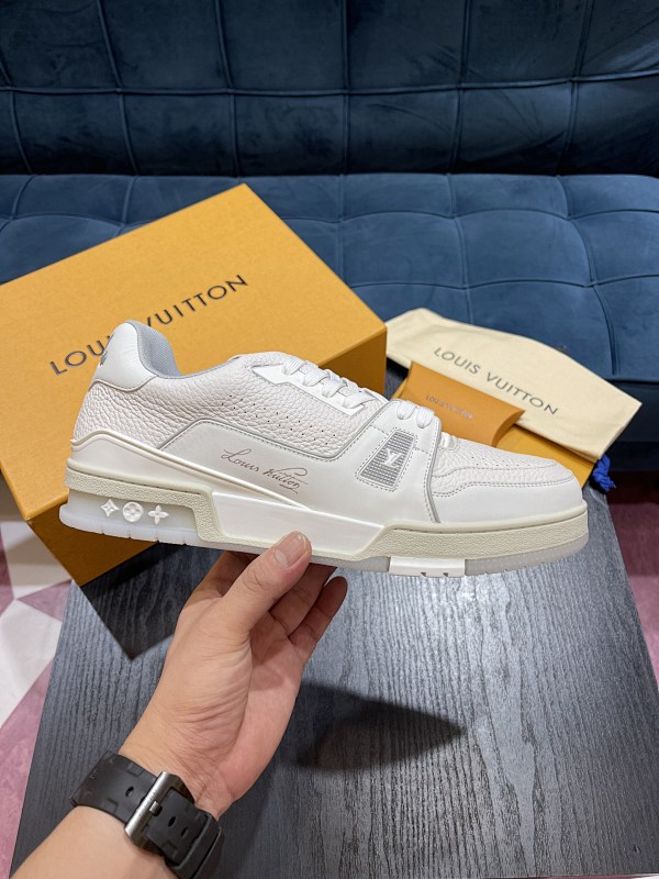 LOUIS VUITTON L@V Trainer Sneakers (113)