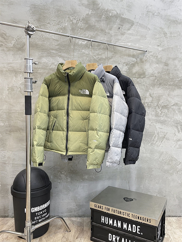 TNF PUFFERS (51)