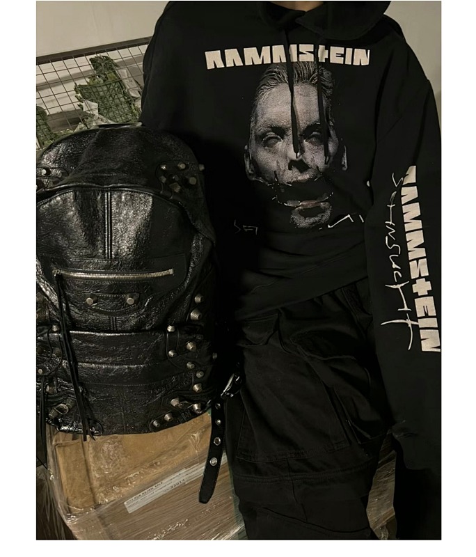 VETEMENTS (280)