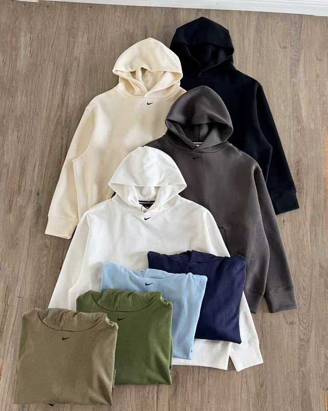 NIKE SNEAKERS (126)
